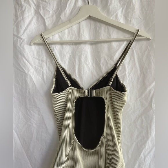 Zulu & Zephyr Husk Stripe Textured One Piece Swimsuit Size 6 - Picture 9 of 12